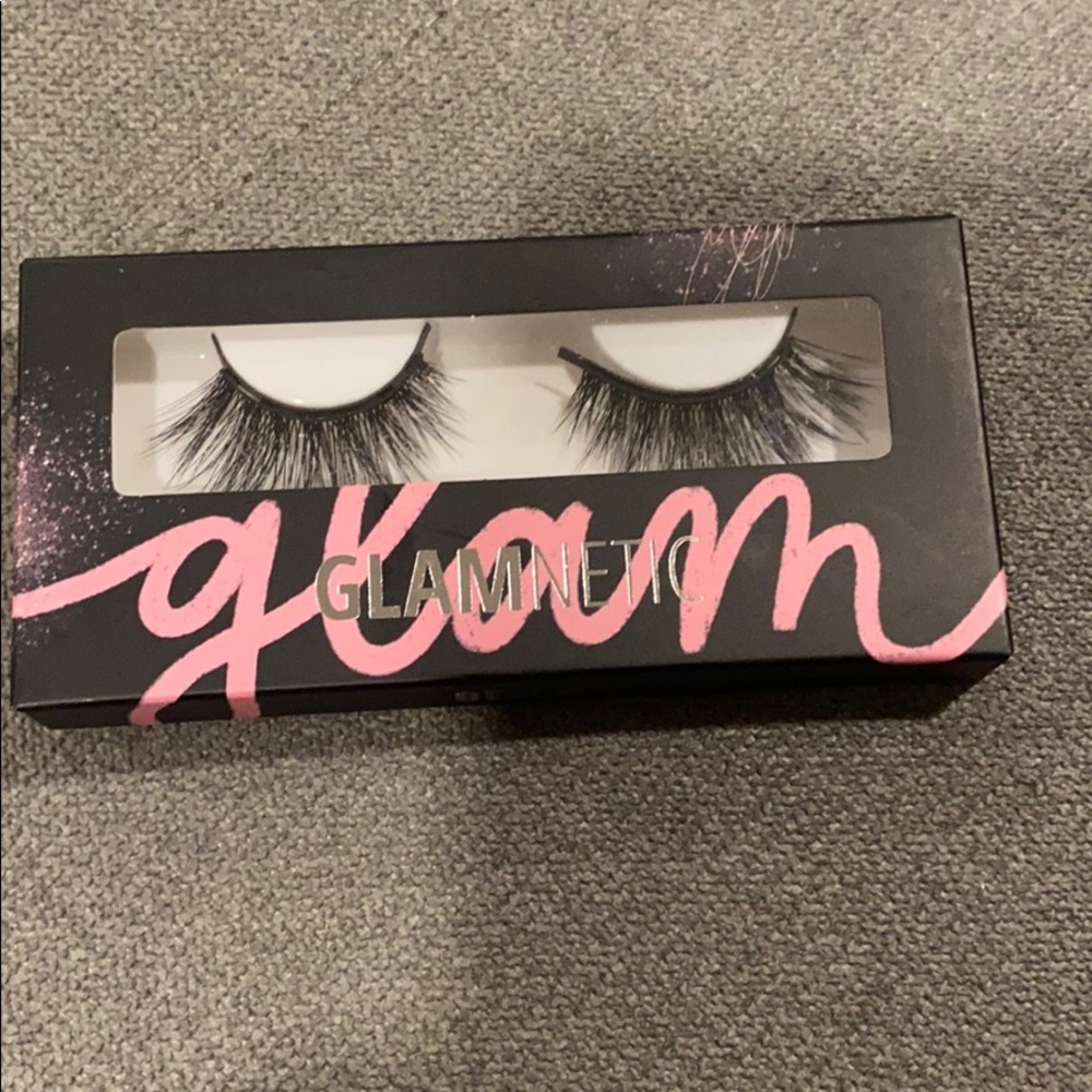Bella glam lashes (sealed)